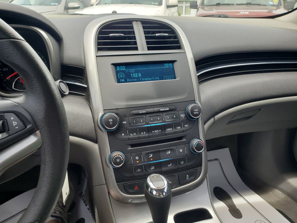2016 Chevrolet Malibu Image 12