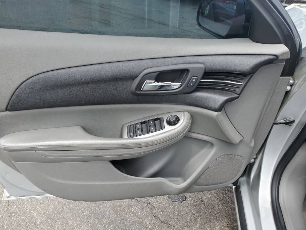 2016 Chevrolet Malibu Image 11