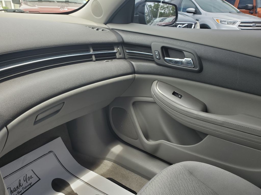 2016 Chevrolet Malibu Image 13