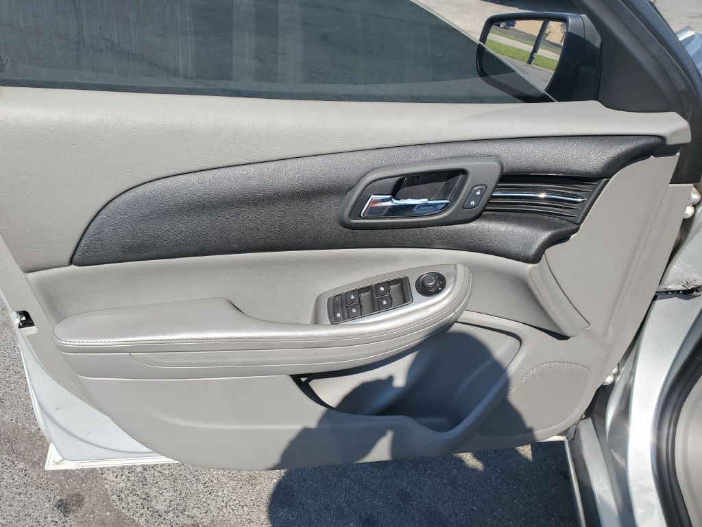 2016 Chevrolet Malibu Image 9