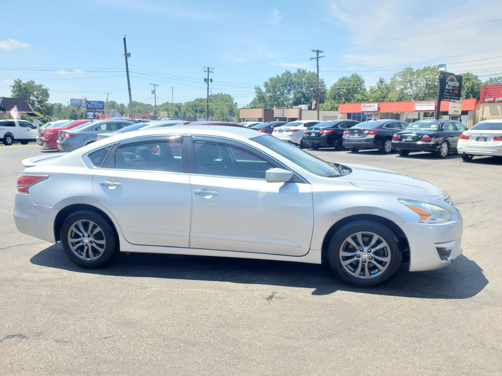2015 Nissan Altima Image 15