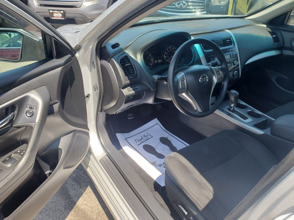 2015 Nissan Altima Image 18