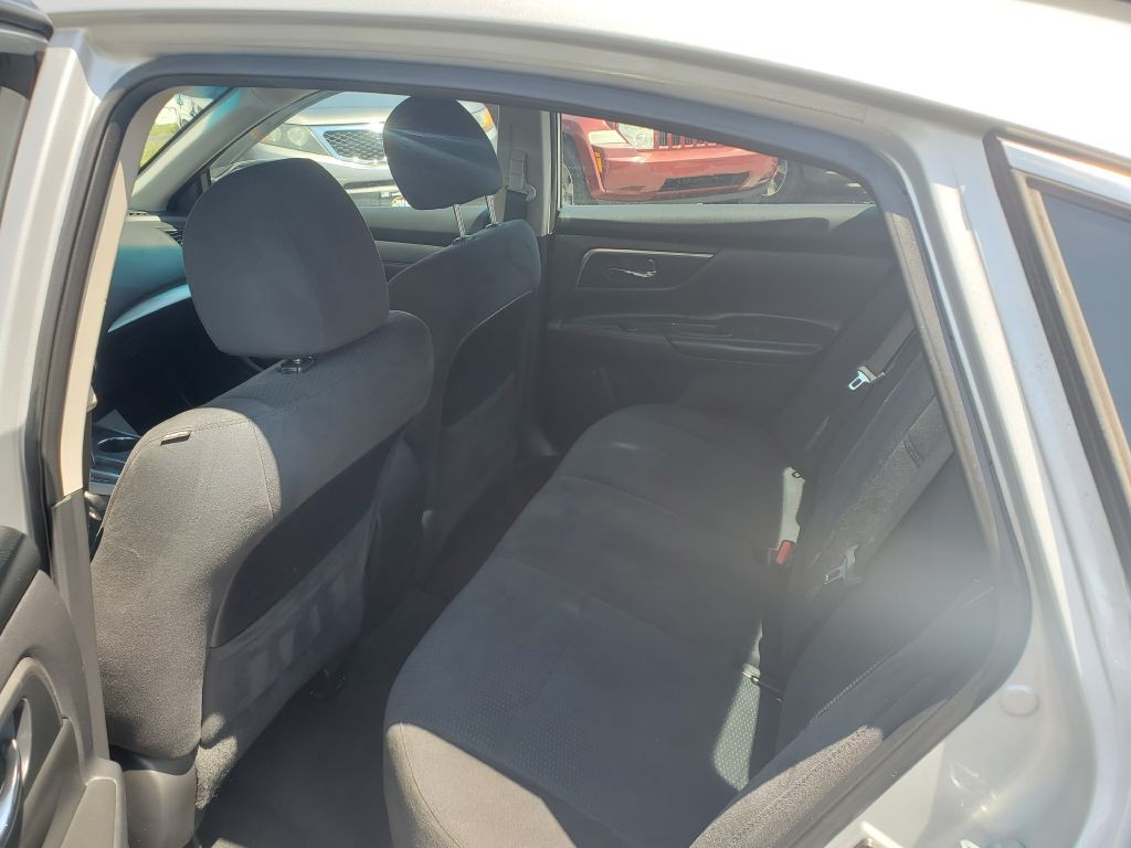 2015 Nissan Altima Image 19