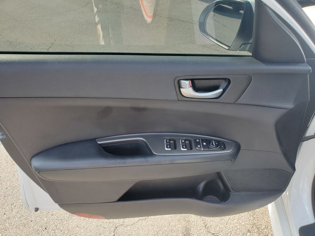 2019 Kia Optima Image 9