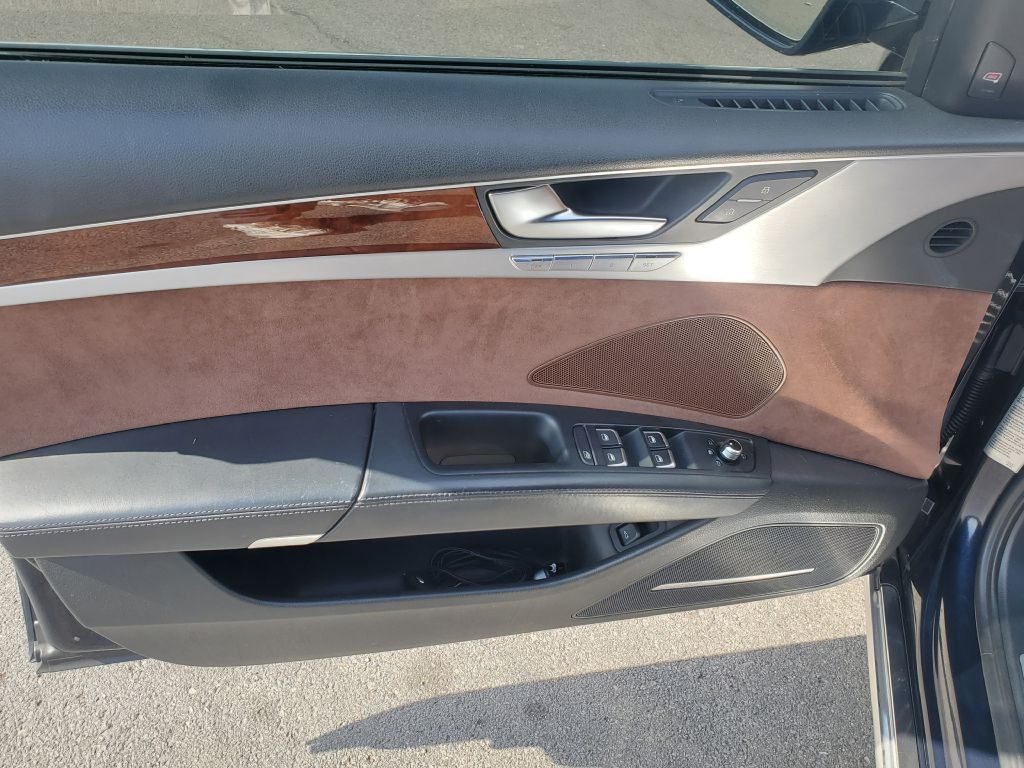 2011 Audi A8 Image 9