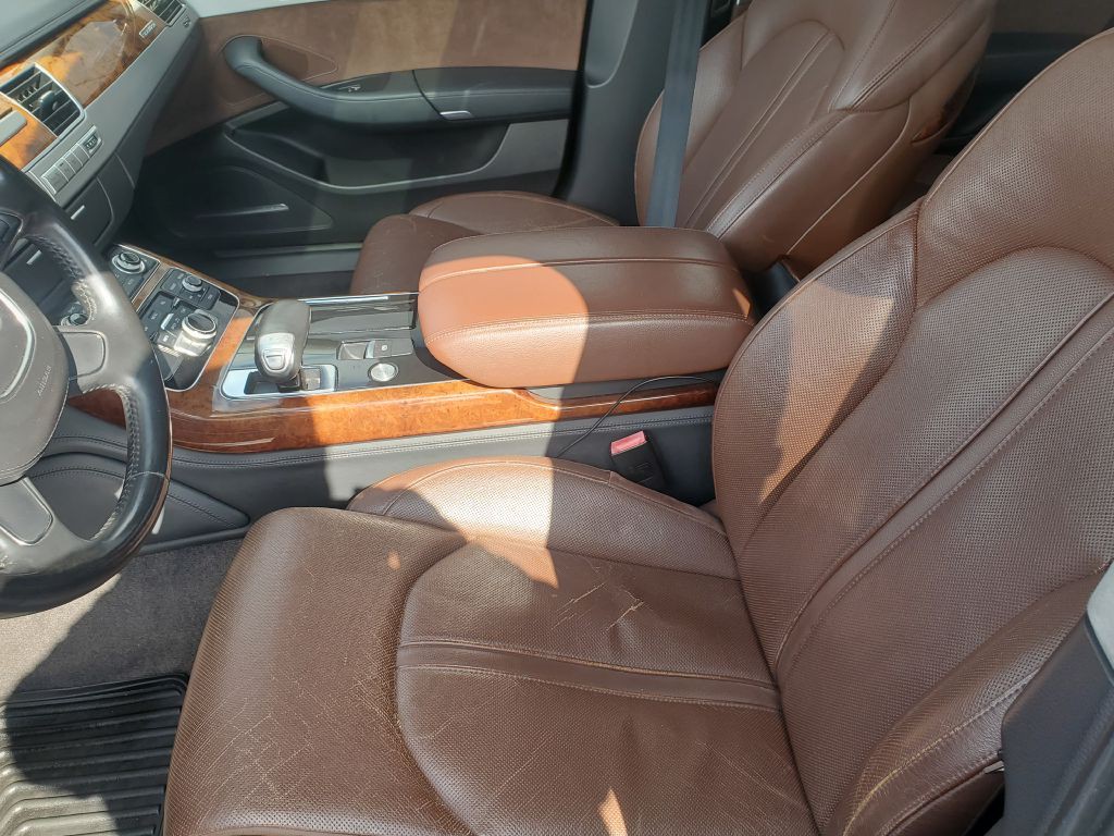 2011 Audi A8 Image 10