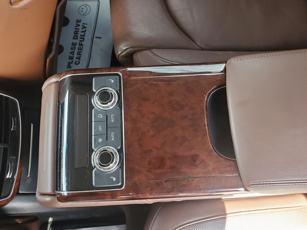 2011 Audi A8 Image 12