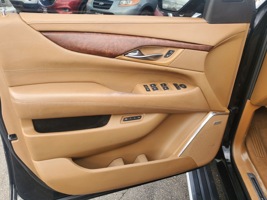 2015 Cadillac Escalade Image 9