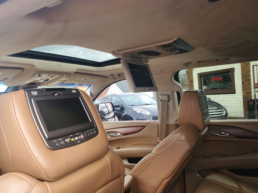 2015 Cadillac Escalade Image 12