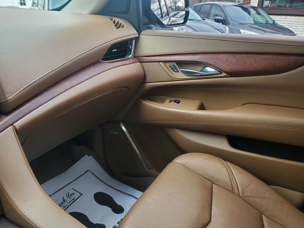 2015 Cadillac Escalade Image 17