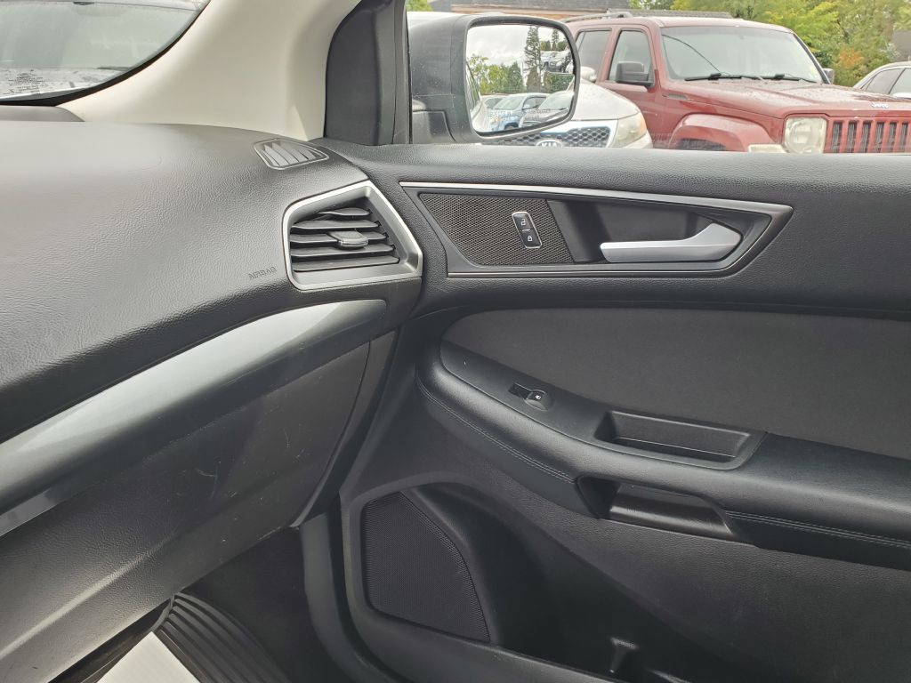 2017 Ford Edge Image 14