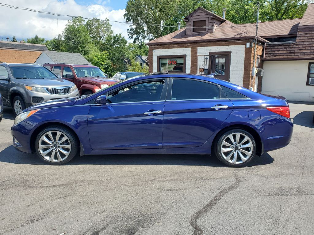 2011 Hyundai Sonata Image 2