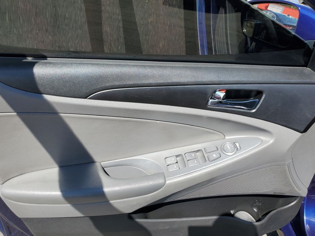 2011 Hyundai Sonata Image 9