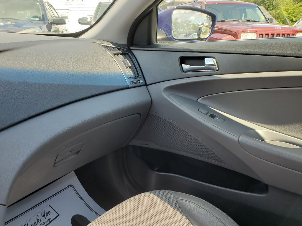 2011 Hyundai Sonata Image 14