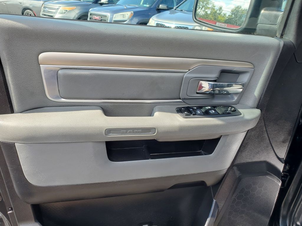 2016 RAM 1500 Image 9