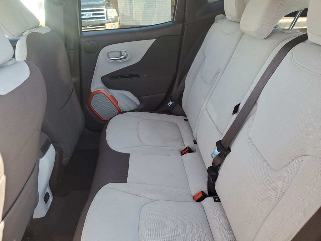 2015 Jeep Renegade Image 11