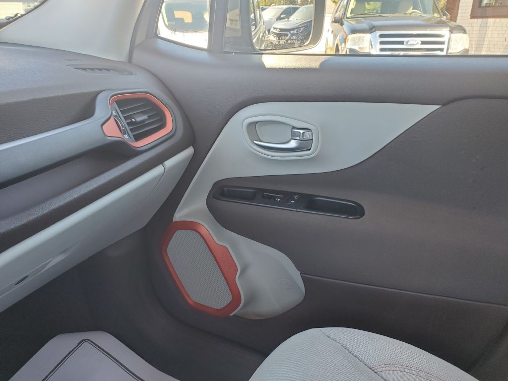 2015 Jeep Renegade Image 14