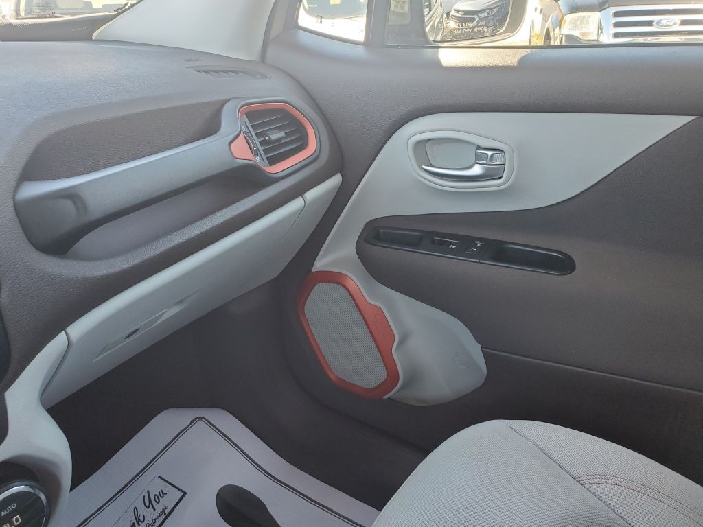 2015 Jeep Renegade Image 17