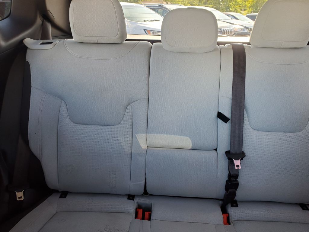 2015 Jeep Renegade Image 18