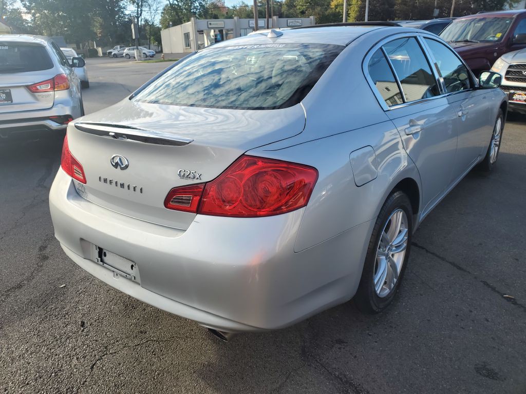 2011 INFINITI G25 Image 5