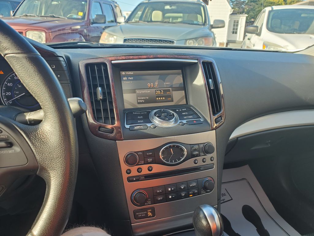 2011 INFINITI G25 Image 13