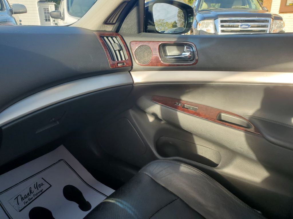 2011 INFINITI G25 Image 14