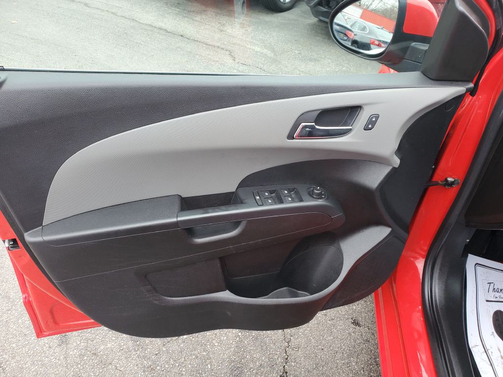 2015 Chevrolet Sonic Image 10