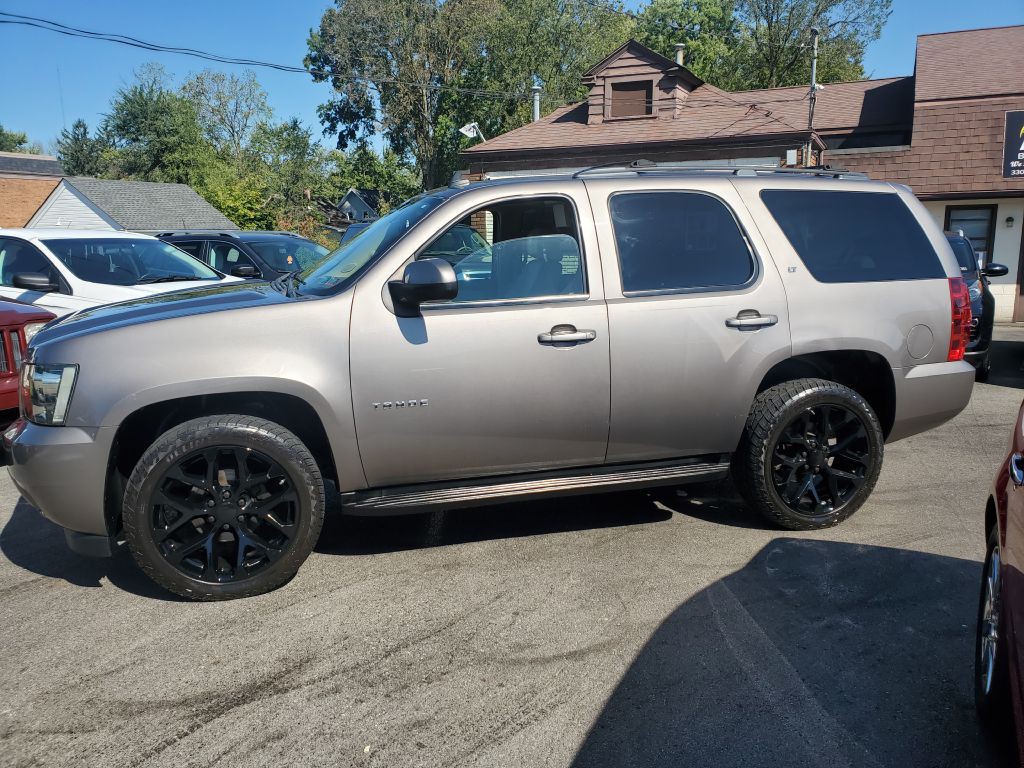 2011 Chevrolet Tahoe Image 2
