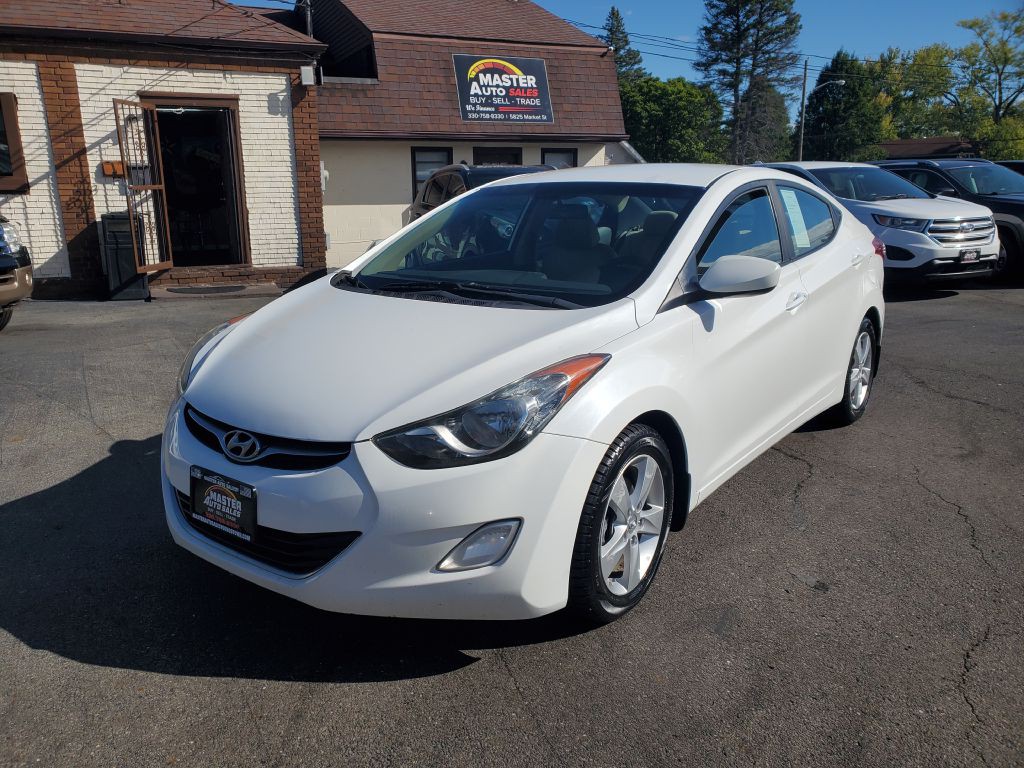 2013 Hyundai Elantra Image 1