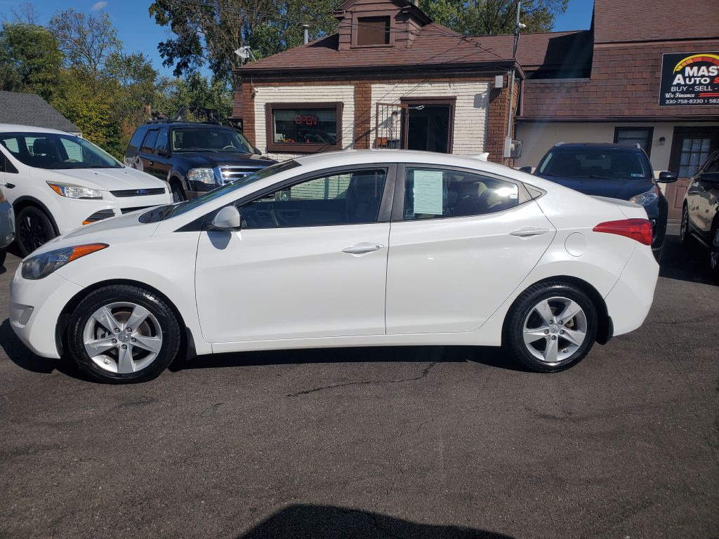 2013 Hyundai Elantra Image 2