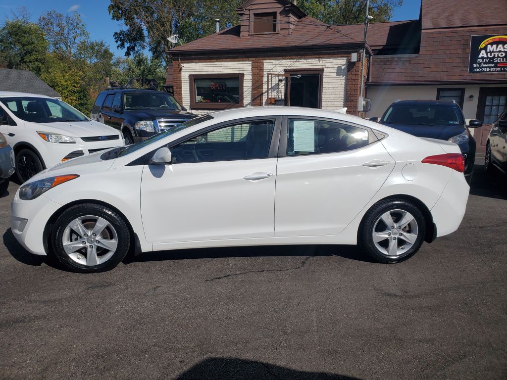 2013 Hyundai Elantra Image 3