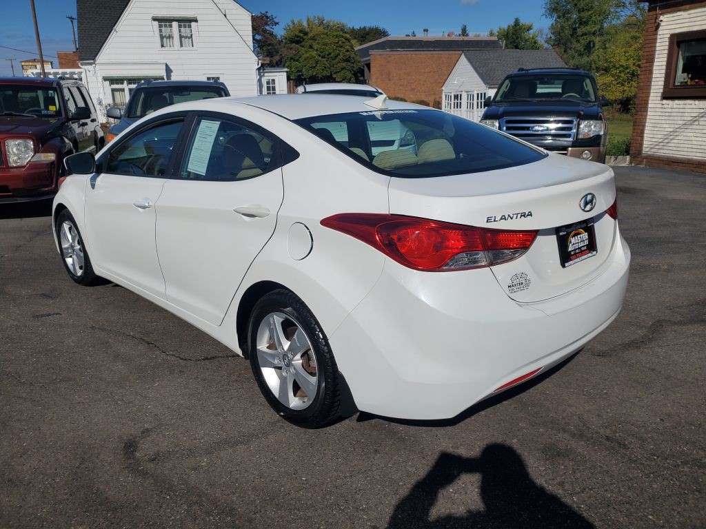 2013 Hyundai Elantra Image 4