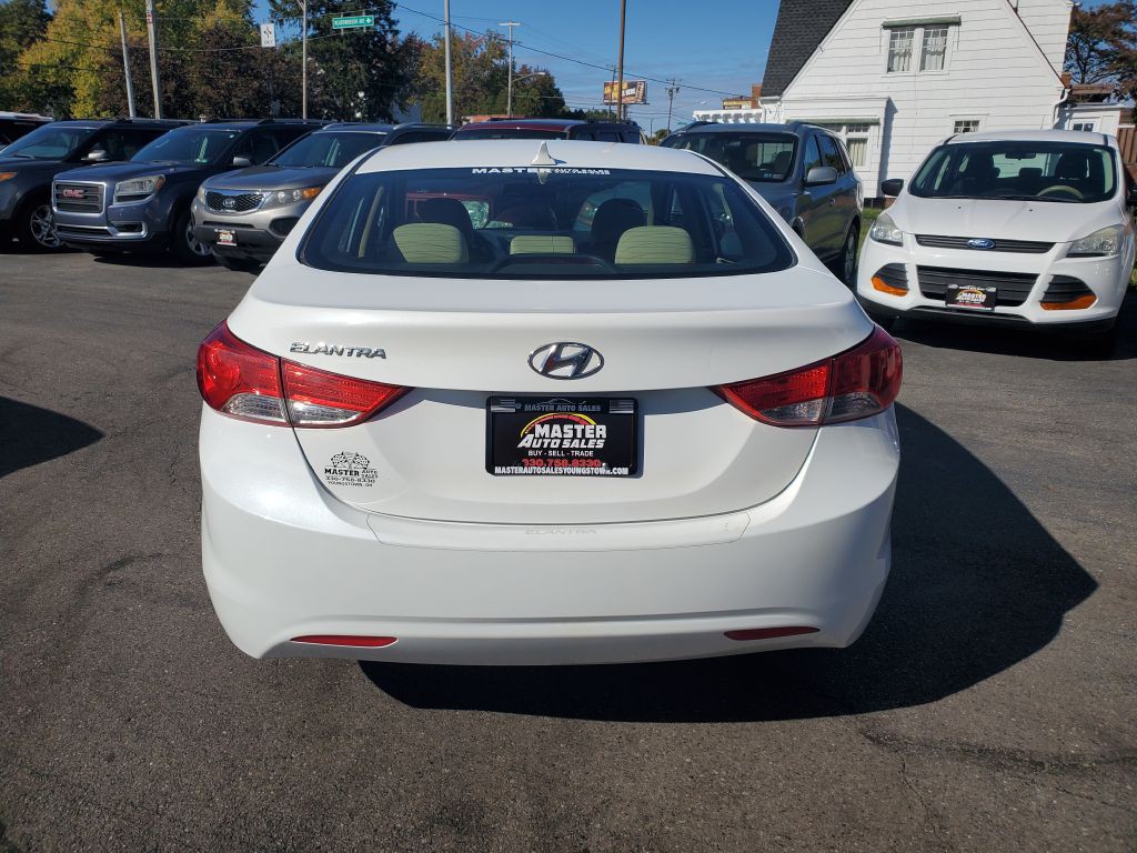 2013 Hyundai Elantra Image 5