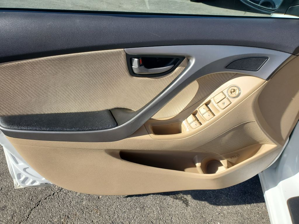 2013 Hyundai Elantra Image 10