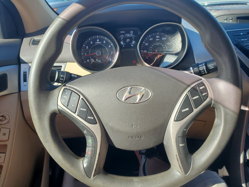 2013 Hyundai Elantra Image 13