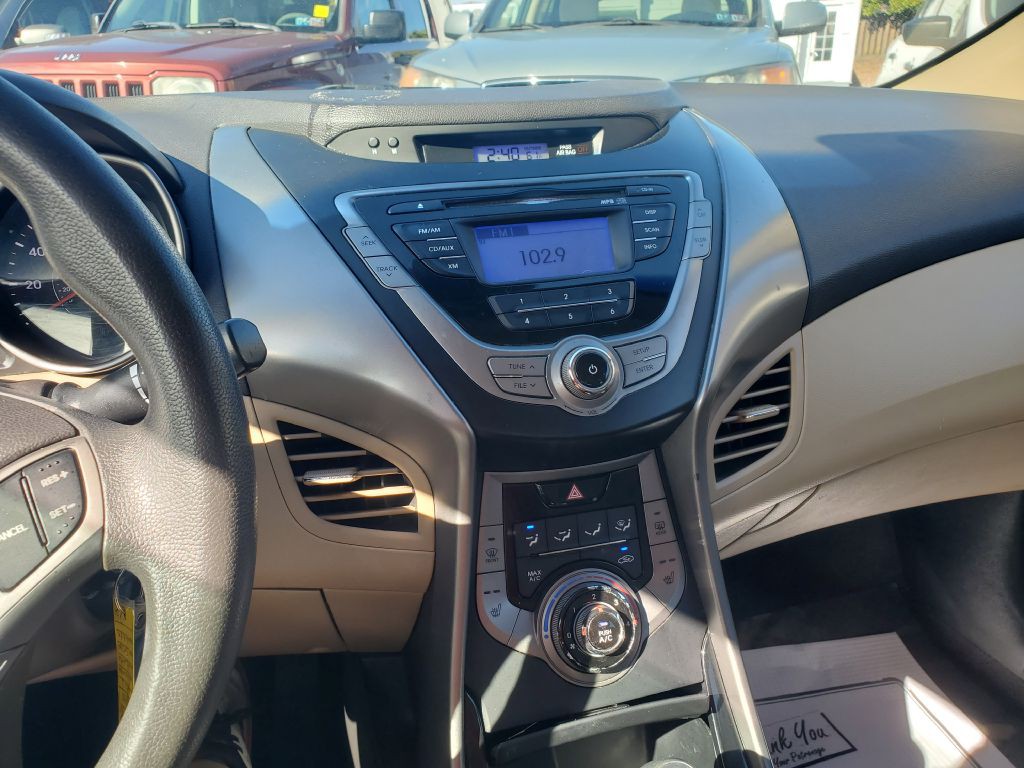 2013 Hyundai Elantra Image 14