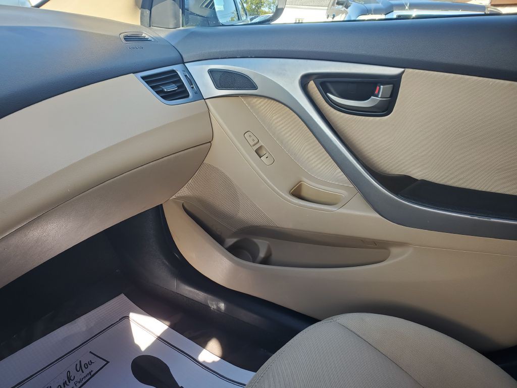 2013 Hyundai Elantra Image 15