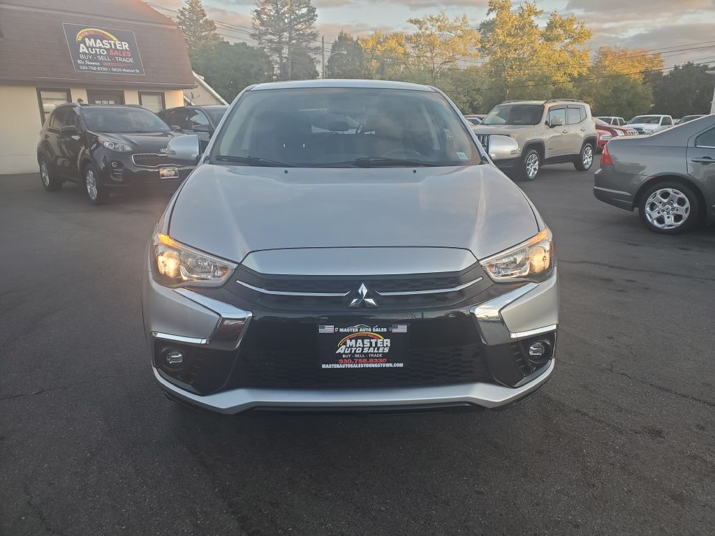 2018 Mitsubishi Outlander Image 2