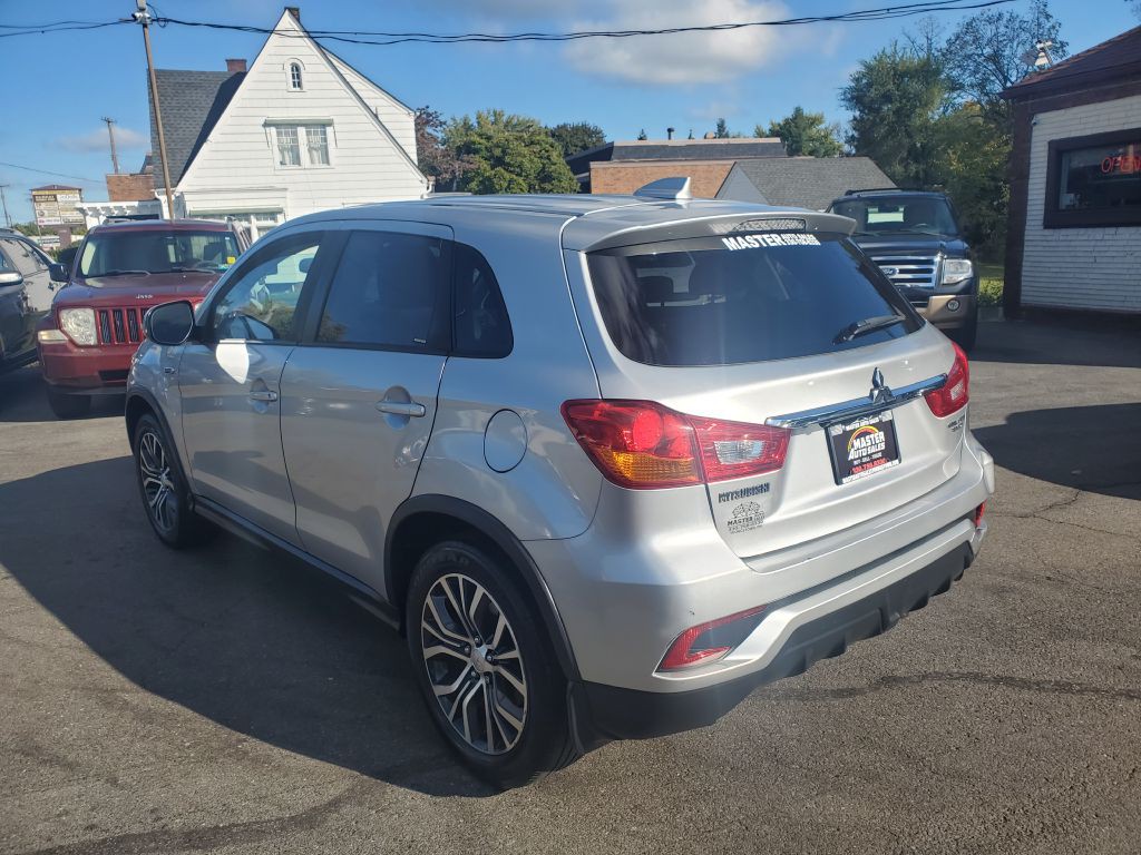 2018 Mitsubishi Outlander Image 4