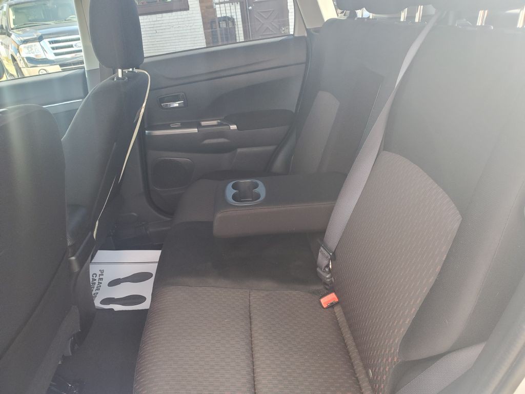 2018 Mitsubishi Outlander Image 11
