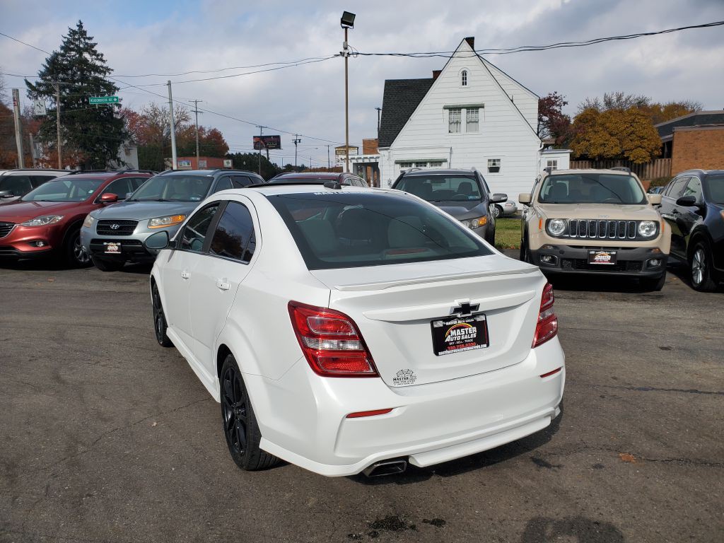 2018 Chevrolet Sonic Image 2