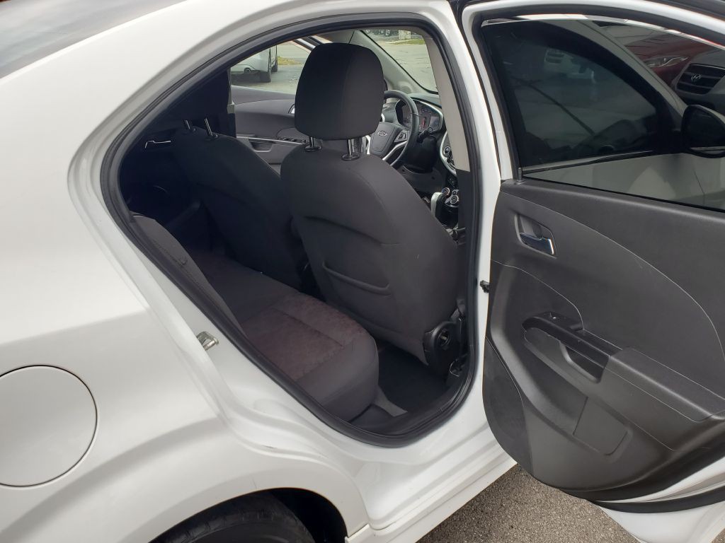 2018 Chevrolet Sonic Image 11