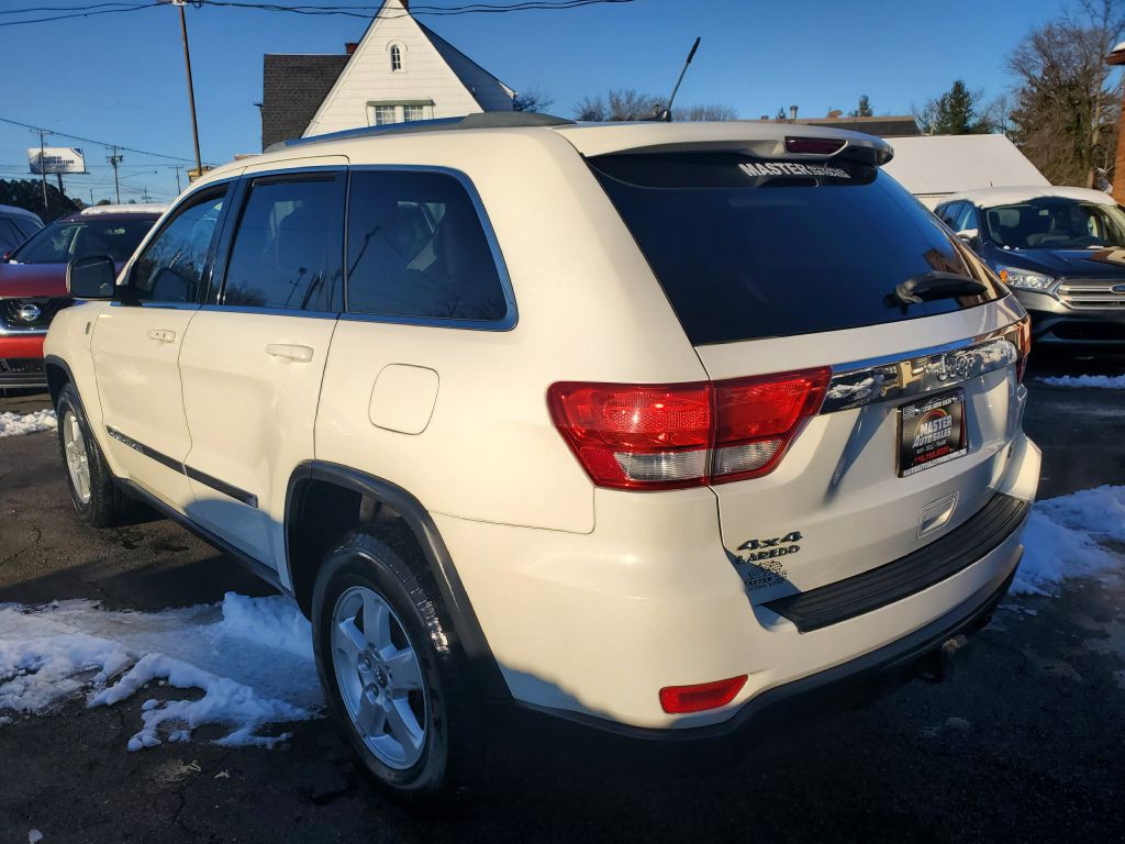 2011 Jeep Grand Cherokee Image 3