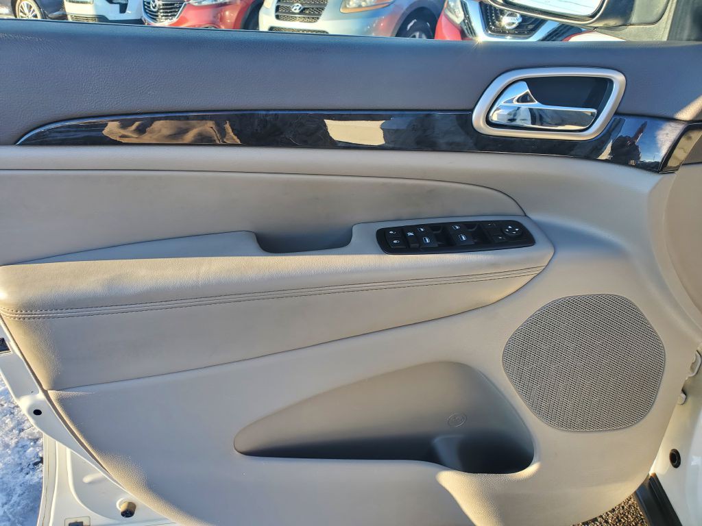 2011 Jeep Grand Cherokee Image 8