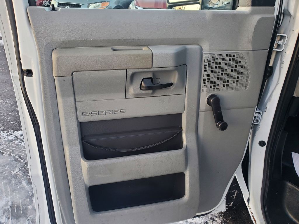 2013 Ford Econoline Image 9