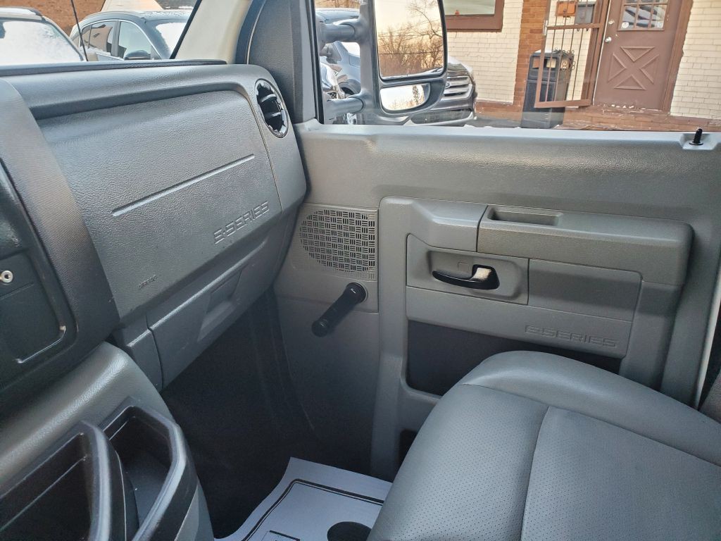 2013 Ford Econoline Image 16