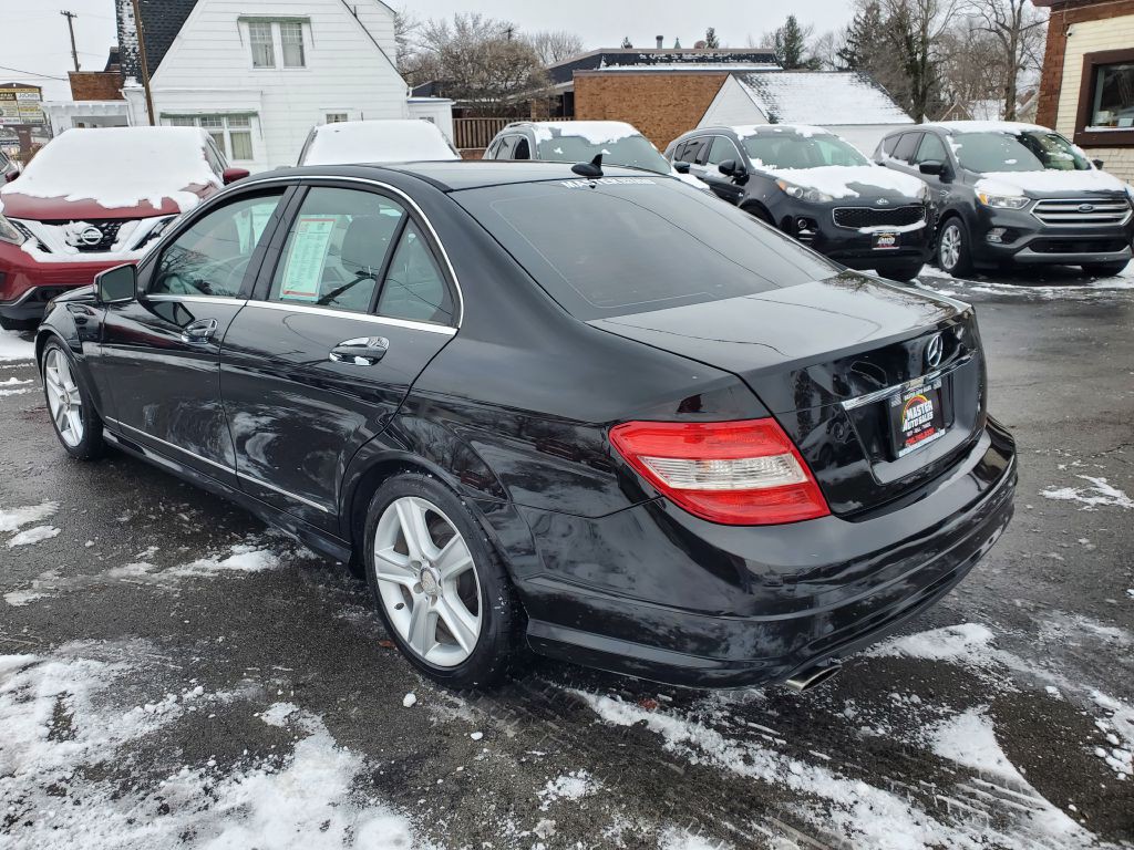 2011 Mercedes-Benz C-Class Image 3
