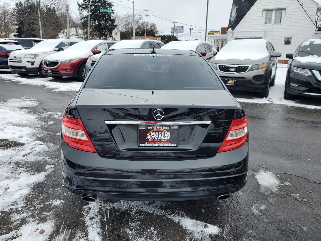 2011 Mercedes-Benz C-Class Image 4