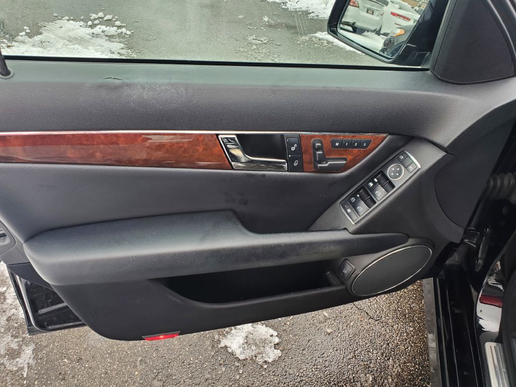 2011 Mercedes-Benz C-Class Image 9