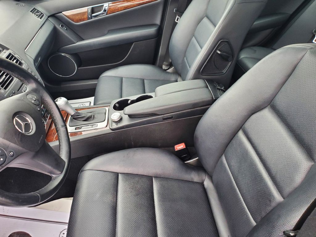 2011 Mercedes-Benz C-Class Image 10